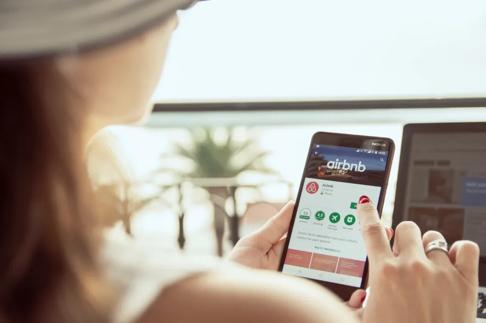 Gestion Airbnb sur-mesure et conciergerie avec Cesc Riviera à Hyères et Toulon dans le Var